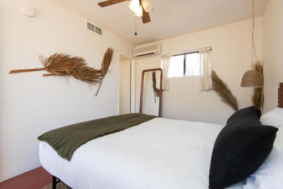 Renovated Lodge - Room 3 With Pool Access Joshua Tree Eksteriør billede