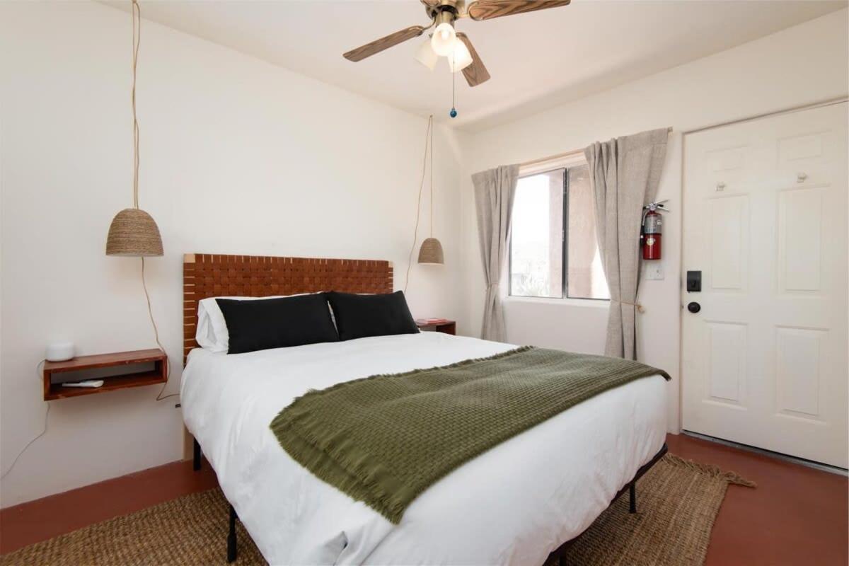 Renovated Lodge - Room 3 With Pool Access Joshua Tree Eksteriør billede