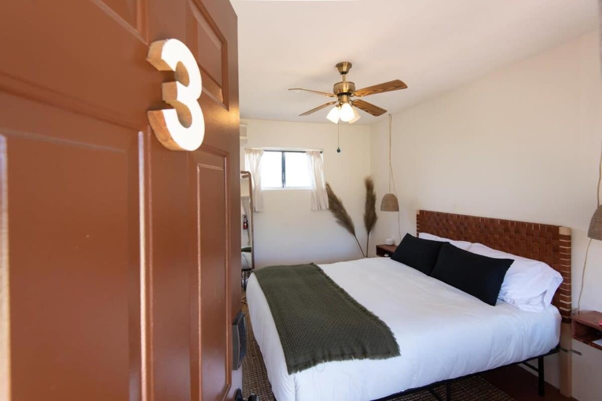 Renovated Lodge - Room 3 With Pool Access Joshua Tree Eksteriør billede