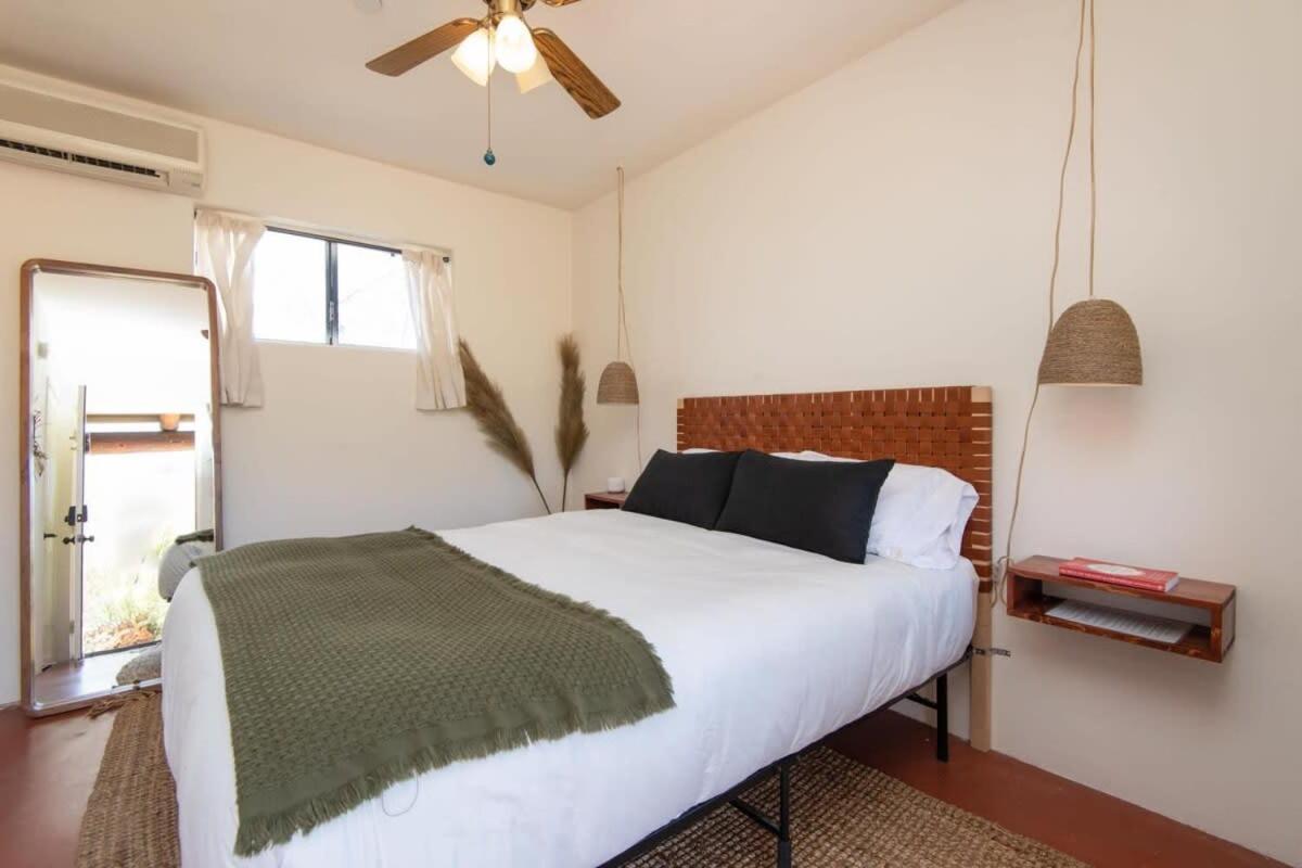 Renovated Lodge - Room 3 With Pool Access Joshua Tree Eksteriør billede